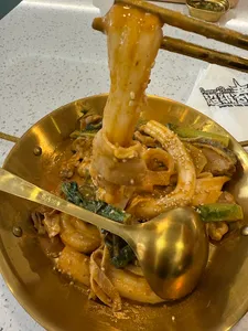 Super Thai Hot Pot - Hot Pot restaurant in Vancouver – fine dining dishes, interior photos, and ambiance.