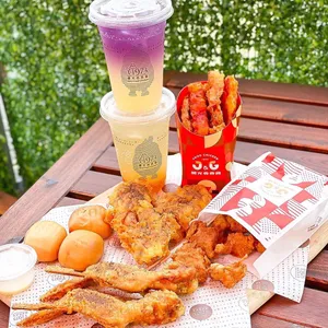 J&G Fried Chicken Crystall Mall - Burger & Fried Chicken restaurant in Burnaby – fine dining dishes, interior photos, and ambiance.