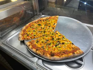 Did's Pizza - Pizza restaurant in Downtown Vancouver – fine dining dishes, interior photos, and ambiance.