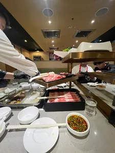 Haidilao Hotpot West Broadway Hot Pot restaurant in Vancouver – fine dining dishes, interior photos, and ambiance.