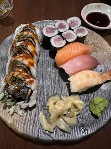 Kiku Sushi Downtown - Japanese & Sushi restaurant in Downtown Vancouver – fine dining dishes, interior photos, and ambiance.