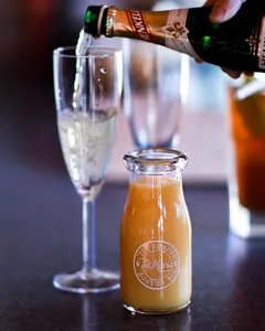 Deacon's Corner - North American restaurant in Vancouver – fine dining dishes, interior photos, and ambiance.