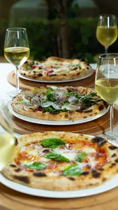 Pizza Garden Metrotown - Pizza restaurant in Burnaby – fine dining dishes, interior photos, and ambiance.