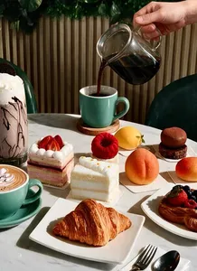 Le Belisse Café - Dessert restaurant in Downtown Vancouver – fine dining dishes, interior photos, and ambiance.