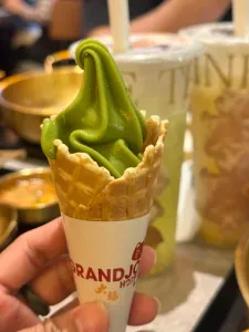 Grandjoy Hotpot - Hot Pot restaurant in Downtown Vancouver – fine dining dishes, interior photos, and ambiance.