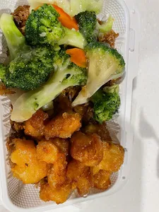 Famous wok - Chinese restaurant in Downtown Vancouver – fine dining dishes, interior photos, and ambiance.