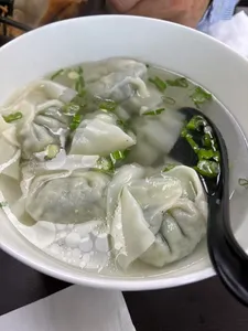 Review photo uploaded by 奔波儿霸 at Shanghai Dumpling King Burnaby