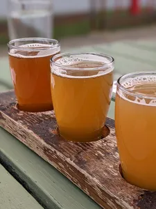 R&B Ale & Pizza House - Brewery & Pubs restaurant in Vancouver – fine dining dishes, interior photos, and ambiance.