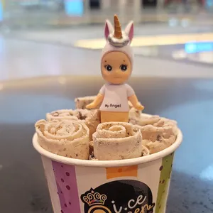 I.ce Queen - Dessert restaurant in Richmond – fine dining dishes, interior photos, and ambiance.