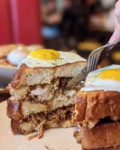 Deacon's Corner - North American restaurant in Vancouver – fine dining dishes, interior photos, and ambiance.