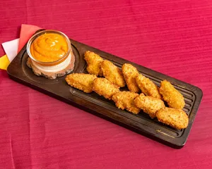 Hi Five Chicken East Broadway - Burger & Fried Chicken restaurant in Vancouver – fine dining dishes, interior photos, and ambiance.