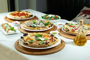 Pizza Garden Metrotown - Pizza restaurant in Burnaby – fine dining dishes, interior photos, and ambiance.
