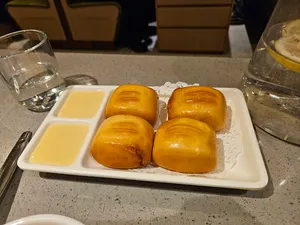 Haidilao Hotpot West Broadway Hot Pot restaurant in Vancouver – fine dining dishes, interior photos, and ambiance.