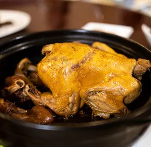 Z&W Shanghai Kitchen - Chinese restaurant in Vancouver – fine dining dishes, interior photos, and ambiance.