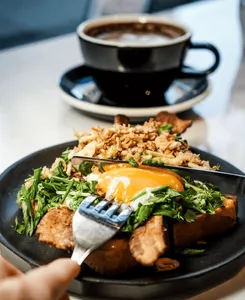 cafeclub. - Cafe restaurant in Downtown Vancouver – fine dining dishes, interior photos, and ambiance.