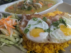 Picture of dish Curry Chicken with Fried Rice at Pho Quynh Express Yaletown