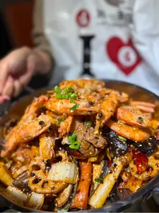 Image of meal deal Premium Combo For 3 People | $78