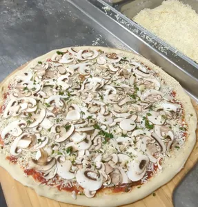 Did's Pizza - Pizza restaurant in Downtown Vancouver – fine dining dishes, interior photos, and ambiance.