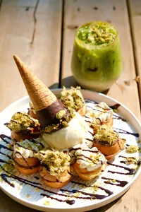 Cafe & Life - Cafe restaurant in Richmond – fine dining dishes, interior photos, and ambiance.