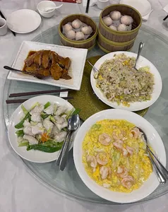 Haiyi Seafood Restaurant - Dim Sum restaurant in Vancouver – fine dining dishes, interior photos, and ambiance.