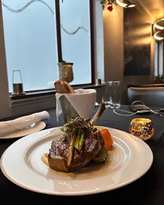 CAFE IL NIDO - Italian restaurant in Downtown Vancouver – fine dining dishes, interior photos, and ambiance.