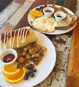 R&B Ale & Pizza House - Brewery & Pubs restaurant in Vancouver – fine dining dishes, interior photos, and ambiance.