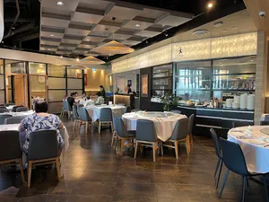 Osmanthus - Chinese restaurant in Richmond – fine dining dishes, interior photos, and ambiance.