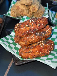 TRUES CLUB - KTV & Club restaurant in Richmond – fine dining dishes, interior photos, and ambiance.