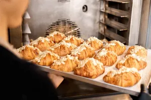 Le Belisse Café - Dessert restaurant in Downtown Vancouver – fine dining dishes, interior photos, and ambiance.