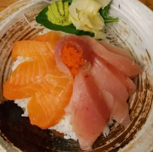 Sake Maki - Japanese & Sushi restaurant in Vancouver – fine dining dishes, interior photos, and ambiance.