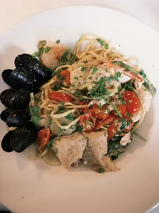 Review photo uploaded by yg at Steveston Seafood House