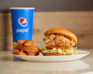 Hifive Chicken Kingsway Burger & Fried Chicken restaurant in Burnaby – fine dining dishes, interior photos, and ambiance.