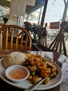 Papaya Hut Restaurant - Thai restaurant in Downtown Vancouver – fine dining dishes, interior photos, and ambiance.