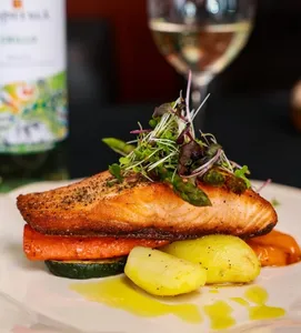 CAFE IL NIDO - Italian restaurant in Downtown Vancouver – fine dining dishes, interior photos, and ambiance.