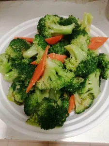 Papaya Hut Restaurant - Thai restaurant in Downtown Vancouver – fine dining dishes, interior photos, and ambiance.