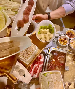 Haidilao Hotpot West Broadway Hot Pot restaurant in Vancouver – fine dining dishes, interior photos, and ambiance.