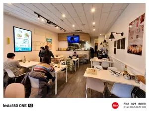 Review photo uploaded by 白相人 at Shanghai Dumpling King Richmond