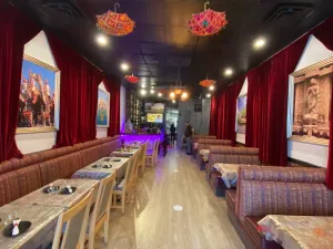 Modern Handi Indian Cuisine - Indian restaurant in Downtown Vancouver – fine dining dishes, interior photos, and ambiance.