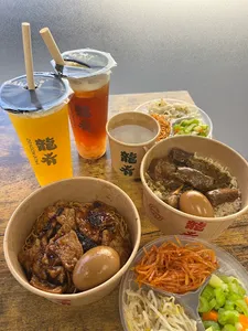 Dragon Bowl Metrotown - Taiwanese & HK Cafe restaurant in Burnaby – fine dining dishes, interior photos, and ambiance.