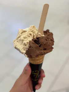 Bella Gelateria Metrotown - Dessert restaurant in Burnaby – fine dining dishes, interior photos, and ambiance.