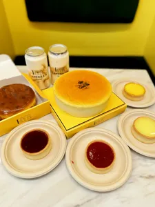 Castella Cheesecake YVR OUTLET - Dessert restaurant in Richmond – fine dining dishes, interior photos, and ambiance.