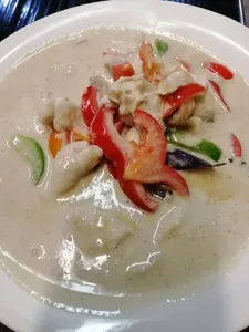 Papaya Hut Restaurant - restaurant in Vancouver, – fine dining dishes, interior photos, and ambiance. - Photo 1