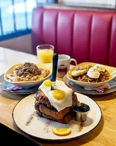 Deacon's Corner - North American restaurant in Vancouver – fine dining dishes, interior photos, and ambiance.