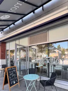 Edible Flours - Dessert restaurant in Vancouver – fine dining dishes, interior photos, and ambiance.