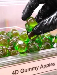 Picture of dish 4D Gummy Apples at Ricardo’s Kandy Korner Granville
