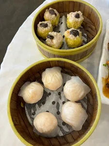 Haiyi Seafood Restaurant - Dim Sum restaurant in Vancouver – fine dining dishes, interior photos, and ambiance.