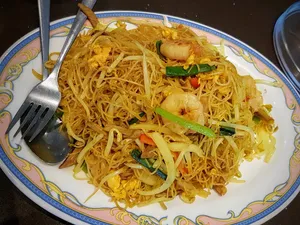 Neptune Wonton Noodle Surrey Central - Taiwanese & HK Cafe restaurant in Surrey – fine dining dishes, interior photos, and ambiance.