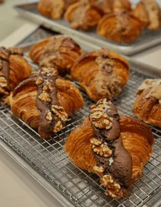 cafeclub. - Cafe restaurant in Downtown Vancouver – fine dining dishes, interior photos, and ambiance.