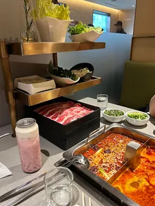 Haidilao Hotpot West Broadway Hot Pot restaurant in Vancouver – fine dining dishes, interior photos, and ambiance.