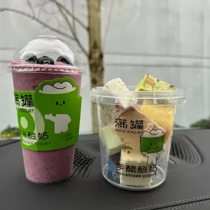 Pot O‘Yogurt - Dessert restaurant in Richmond – fine dining dishes, interior photos, and ambiance.